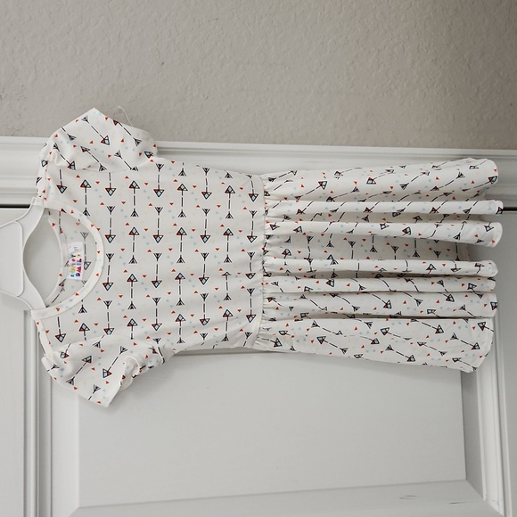 Dot Dot Smile Girls 2T Arrow/Fishbone Pattern Flowy Twirl Dress - NWT - Picture 1 of 5